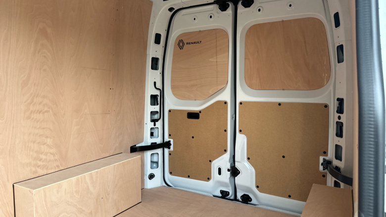 Renault Master Mwb Diesel Fwd MM35 Blue dCi 130 Advance Medium Roof Van